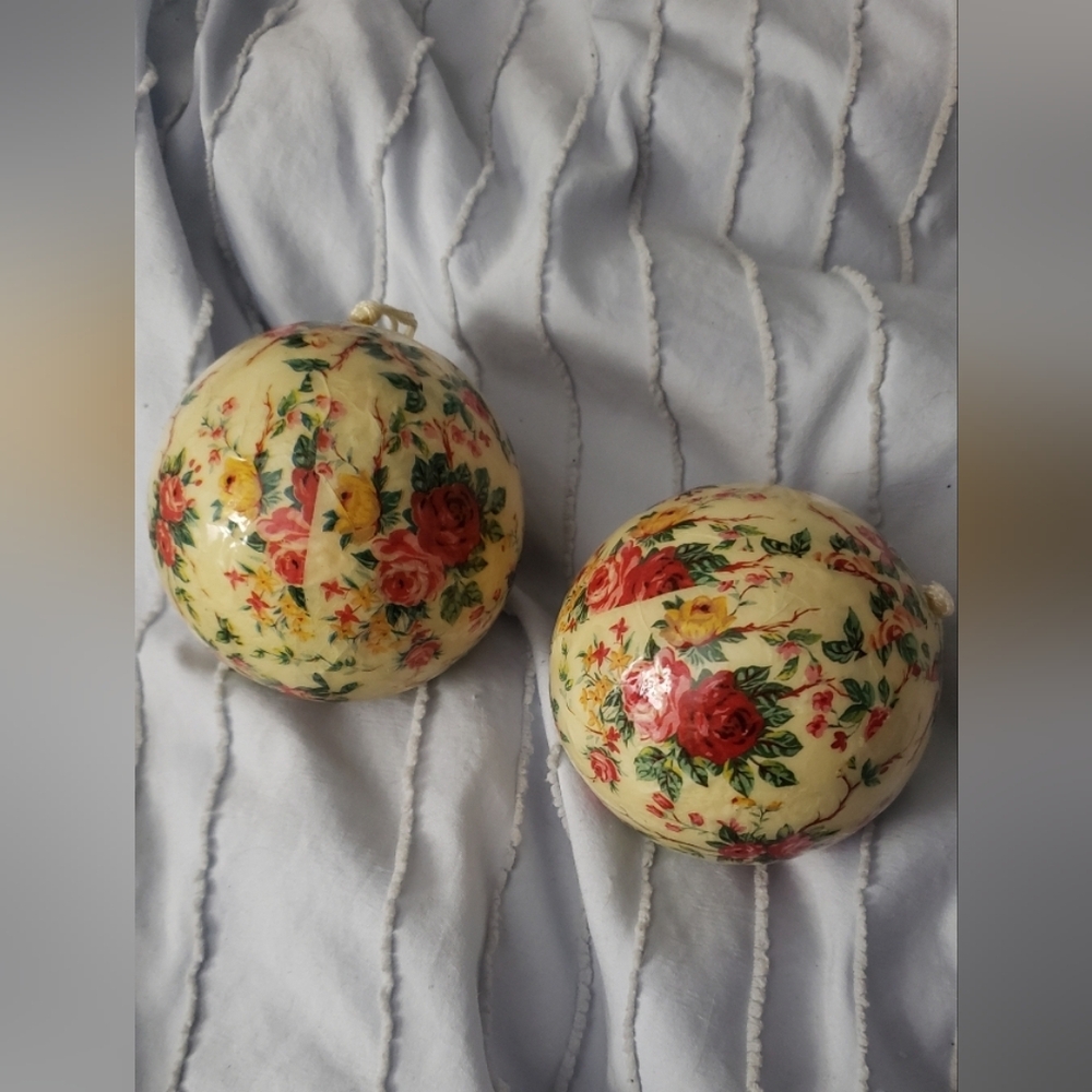 Floral Decorative Christmas Holiday Vintage Ornament Spheres
